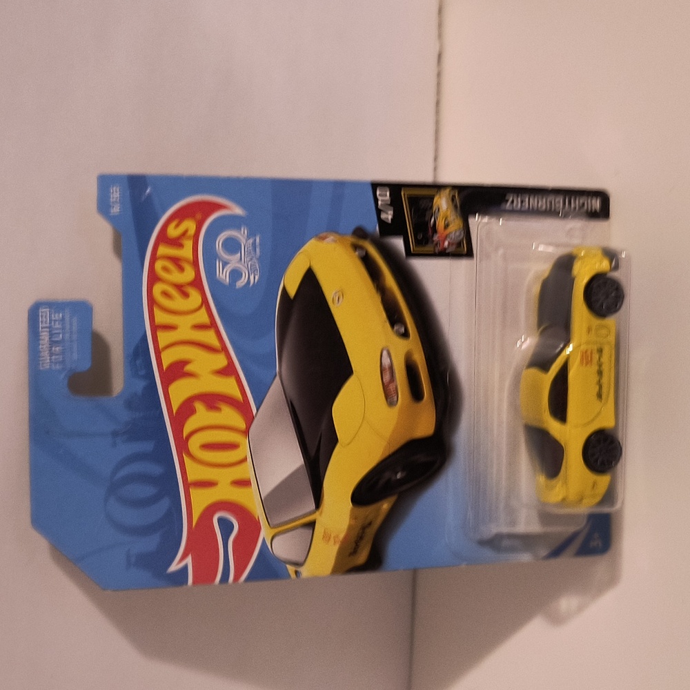 D2  Hot Wheels 95 Mazda rx-7 with shipping protector 1